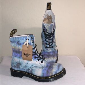 DR MARTENS SIZE 7 NEW WITH TAGS 1460 PASCAL BLUE SUMMER TIE DYE LEATHER BOOTS